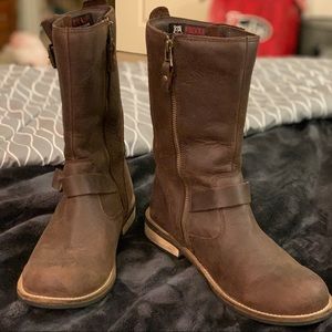 Kodiak brown boots size 8 waterproof; barely worn